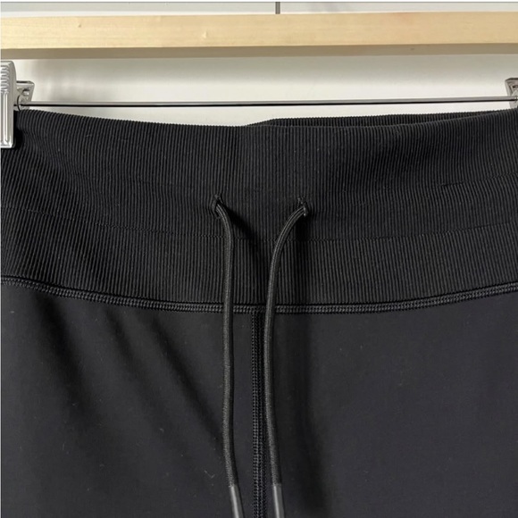 Vuori black daily joggers size Medium - Picture 6 of 8